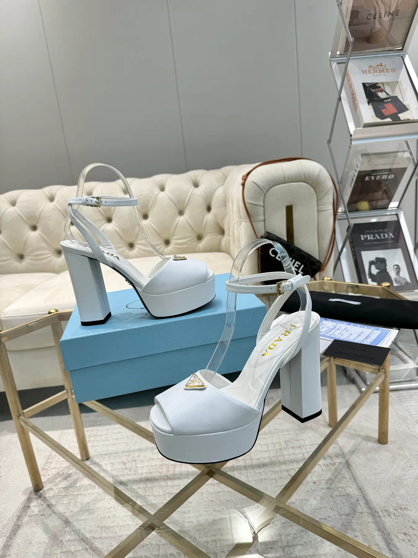 👟👟Ex-factory price 600👟👟 (imitation leather bottom-20) New arrival 👉Ready stock👈Remove the original board and make a 1:1 replica‼ ️The highest version ✅ Prada's early spring catwalk hot style 😘The latest spring style Thick heel square toe water platform series (genuine leather outsole) (simulated leather sole) A must-have for goddesses The upper and the feet are super beautiful 👉The upper is made of imported original calfskin, soft and textured, lining + foot pads, imported sheepskin lining, breathable and comfortable, private model water platform, heel, water platform 4M, heel height 13M Code number 35M-39M (34 40 41 42 customized, non-refundable and non-exchangeable)